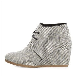 TOMS Black Gold Metallic Linen Desert Wedge Bootie